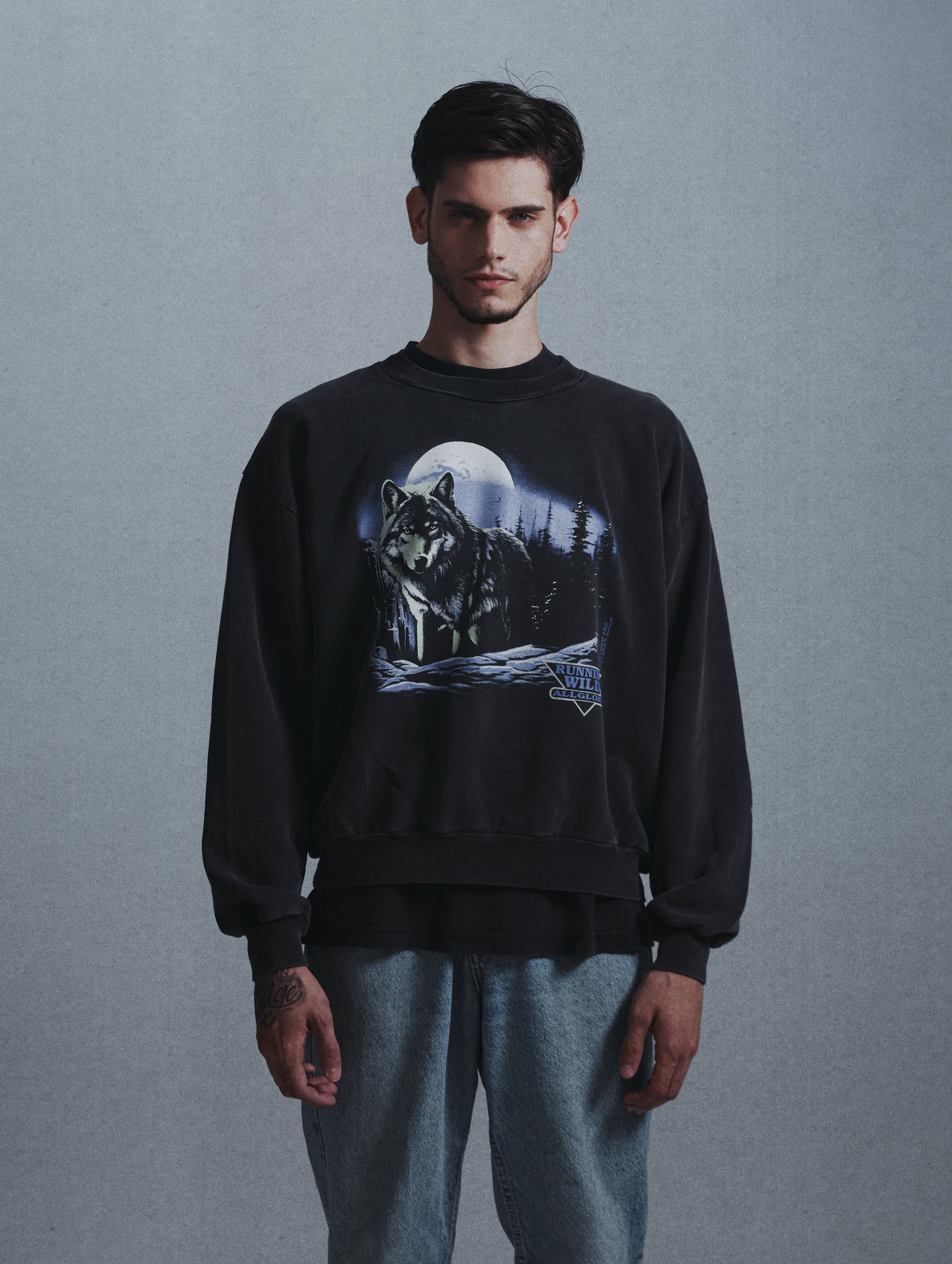 Running Wild Moletom ALLGLORY Crewneck Vintage Sun Black MODELO FRENTE