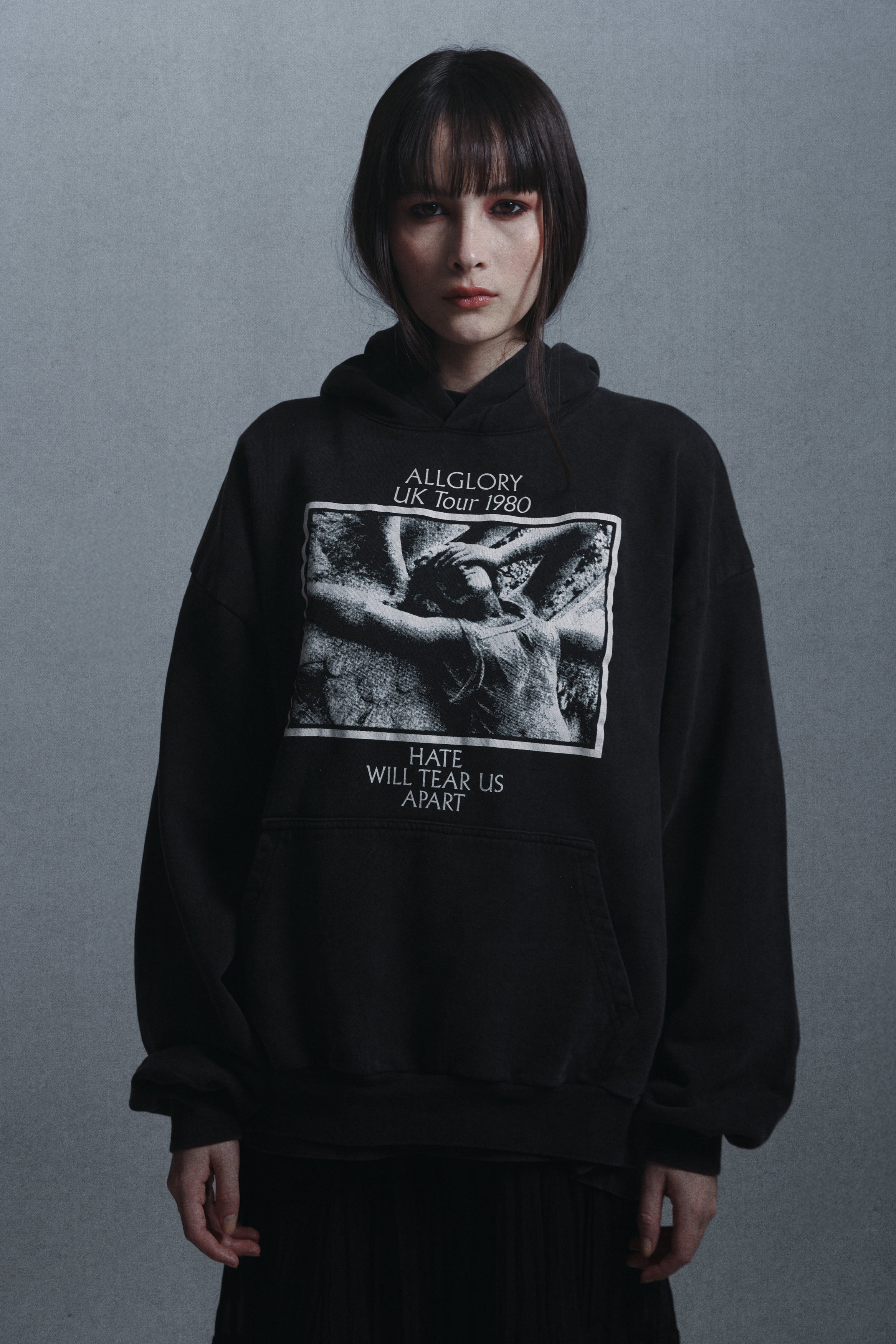 UK TOUR 1980 Moletom ALLGLORY Hoodie Vintage Relic Black MODELO FRENTE